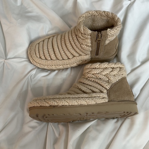 NWOT UGG classic mini chunky knit cardigan beige boots - Picture 5 of 6